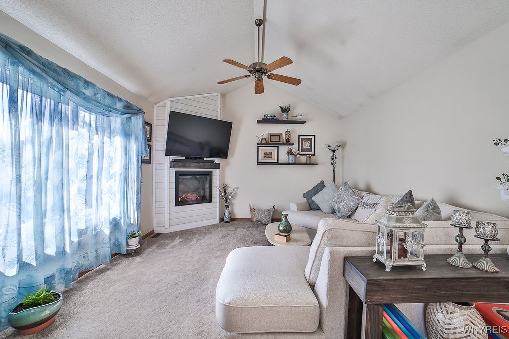 photo 4 : 58 Williamsburg Lane, Lancaster NY 14086