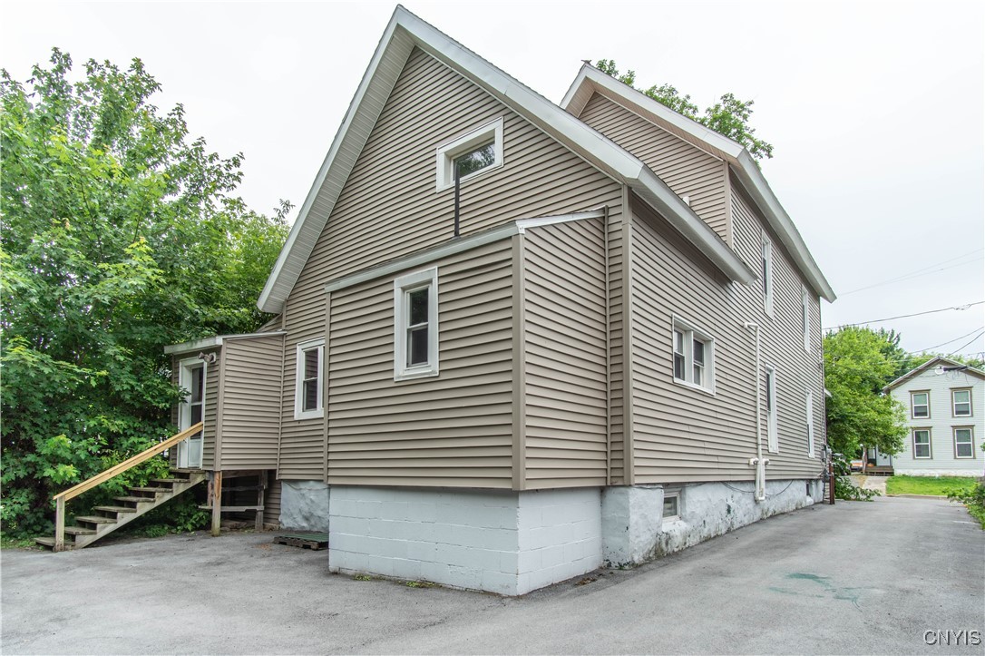 photo 2 : 662 Burchard Street, Watertown City NY 13601