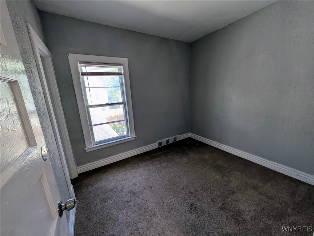photo ChFT4JYVrAhnmKAJbX6Rpm0uB3XcDRpSPzAY1ps: 411 Dearborn Street 2, Buffalo NY 14207
