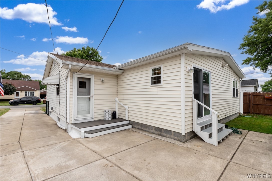 photo 3 : 155 Claude Drive, Cheektowaga NY 14206