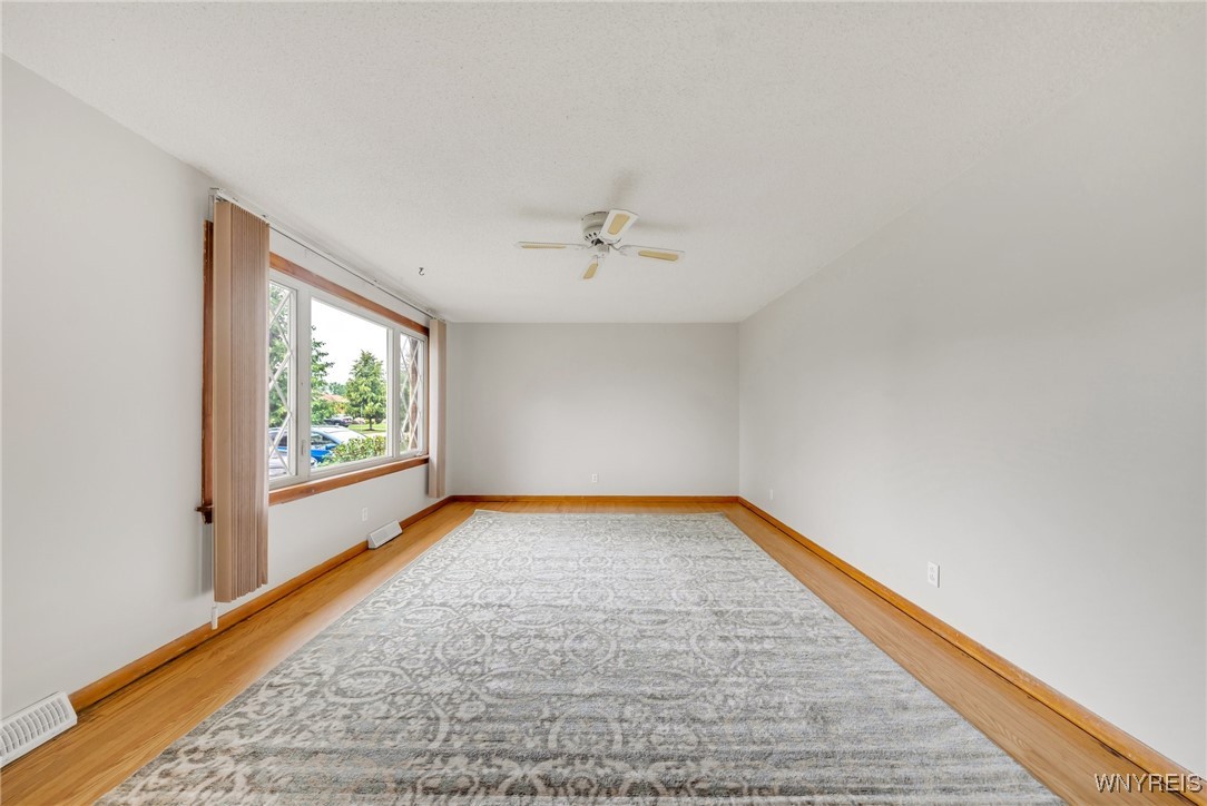 photo 3 : 64 Nadine Drive, Cheektowaga NY 14225