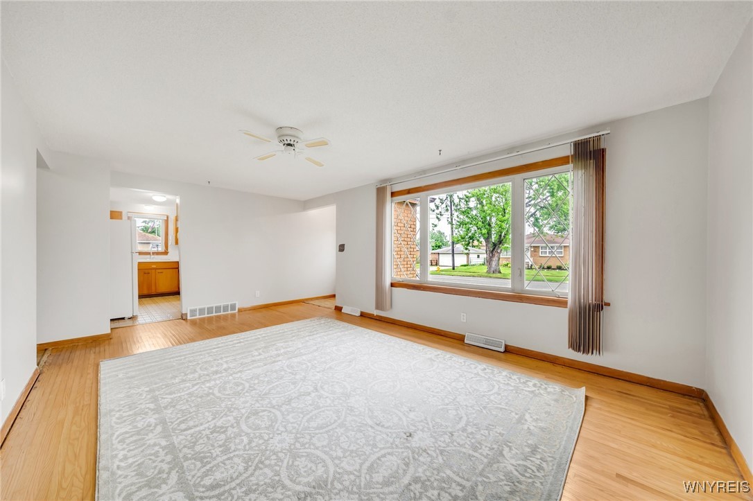 photo 4 : 64 Nadine Drive, Cheektowaga NY 14225