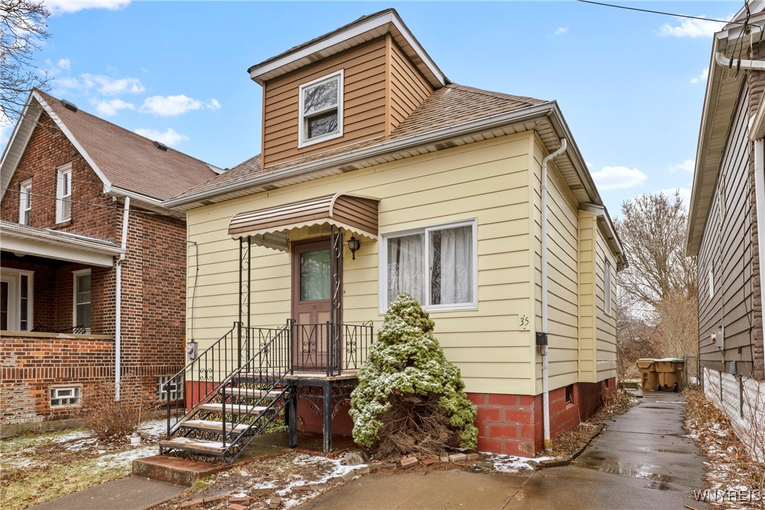 photo 2 : 35 Reo Avenue, Cheektowaga NY 14211