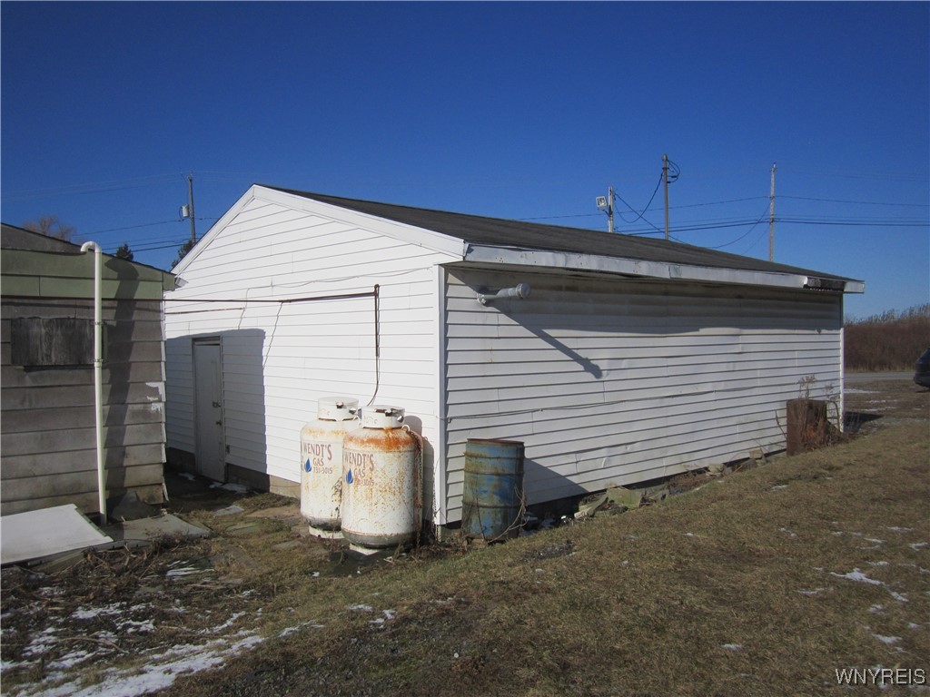photo 3 : 6341 Walmore Road, Wheatfield NY 14304