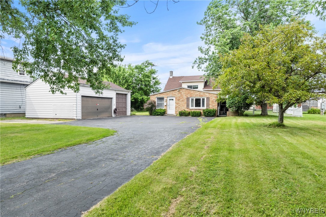 photo 2 : 36 Meadowlawn Road, Cheektowaga NY 14225