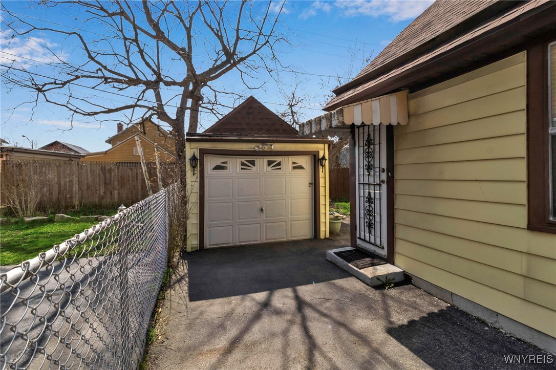 photo snjrQcQBmT1F2-oNxIozT-y0fDITPjtQLeNP-I: 116 West Avenue, Buffalo NY 14201