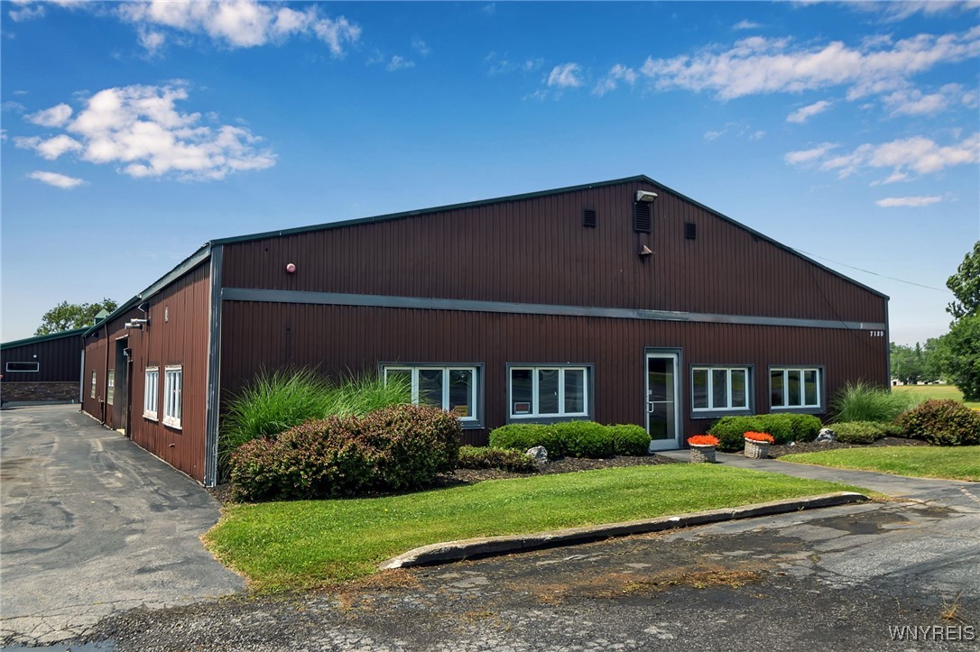 photo B6K8wSUHYXb01rRWwUCWsbhqlQGQjQD2Fbg: 7120 Seneca Street, Elma NY 14059