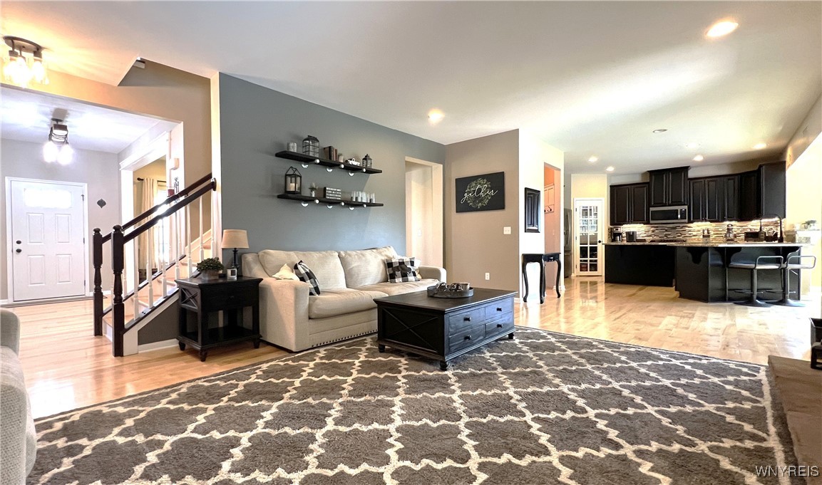 photo 2 : 45 Middlebury Lane, Lancaster NY 14086