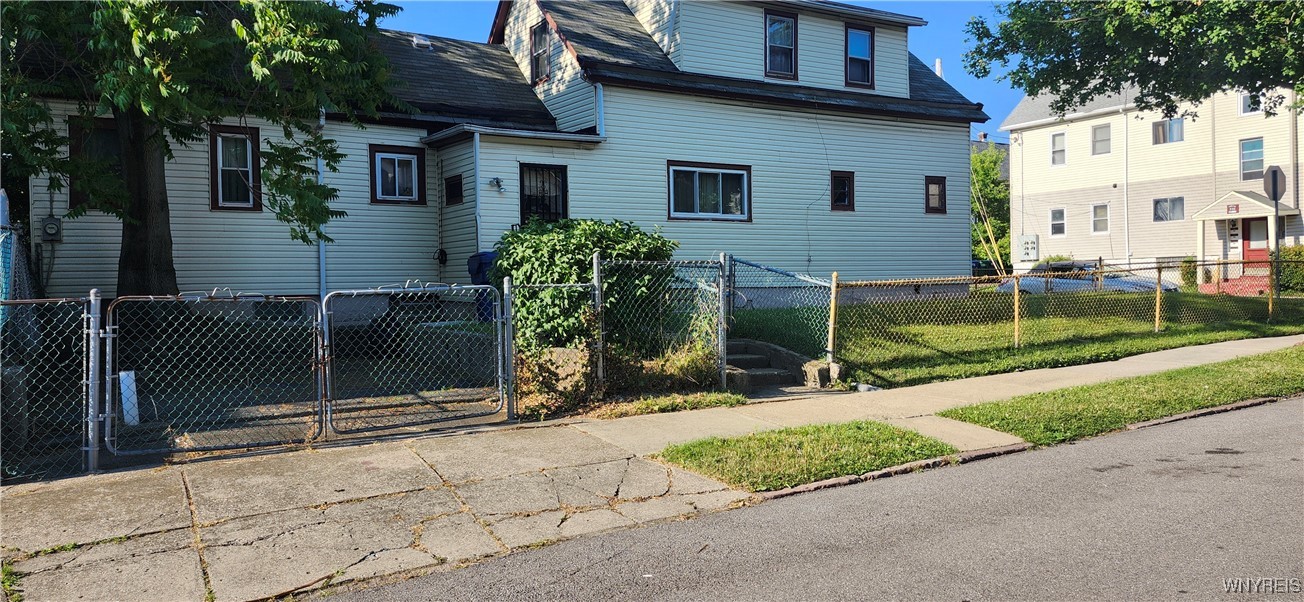 photo E: 4 Regina Place, Buffalo NY 14208