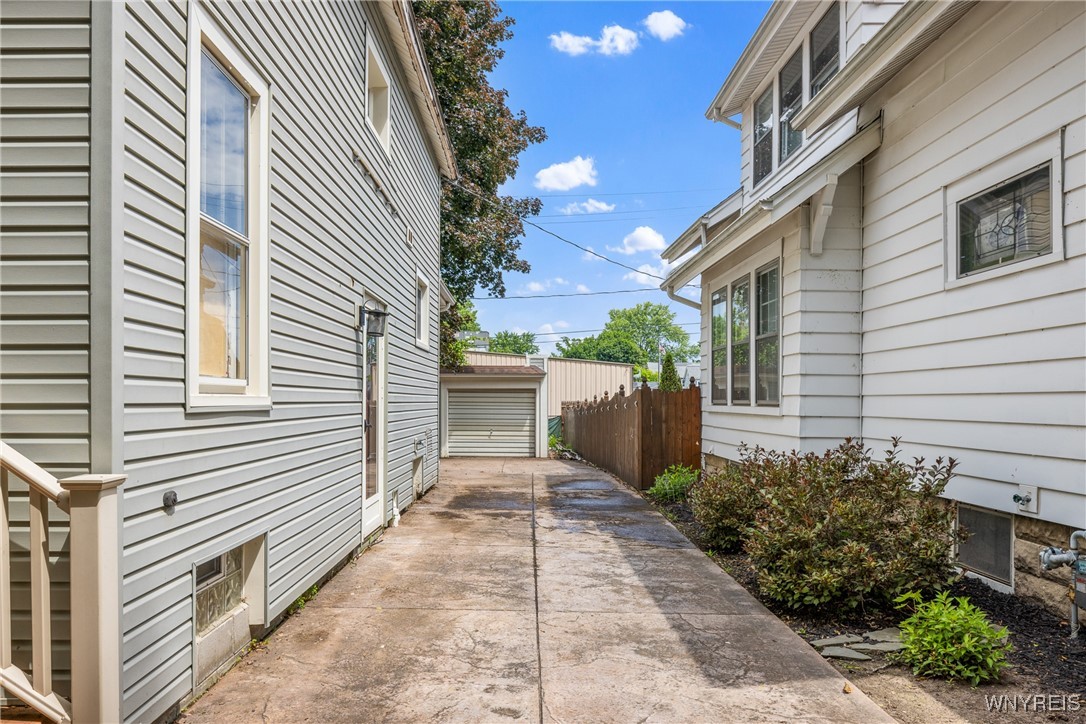 photo 2 : 39 Colonial Avenue, Lancaster NY 14086