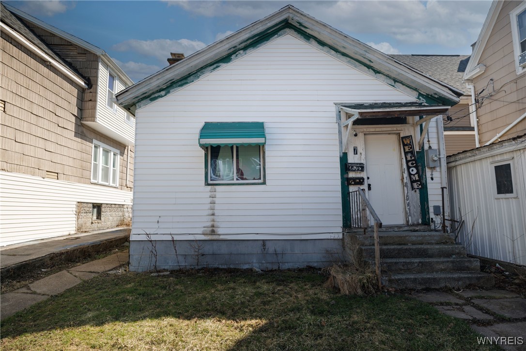 photo uhM1cA1zp8LO4dbTPg: 7 Daisy Place, Buffalo NY 14208