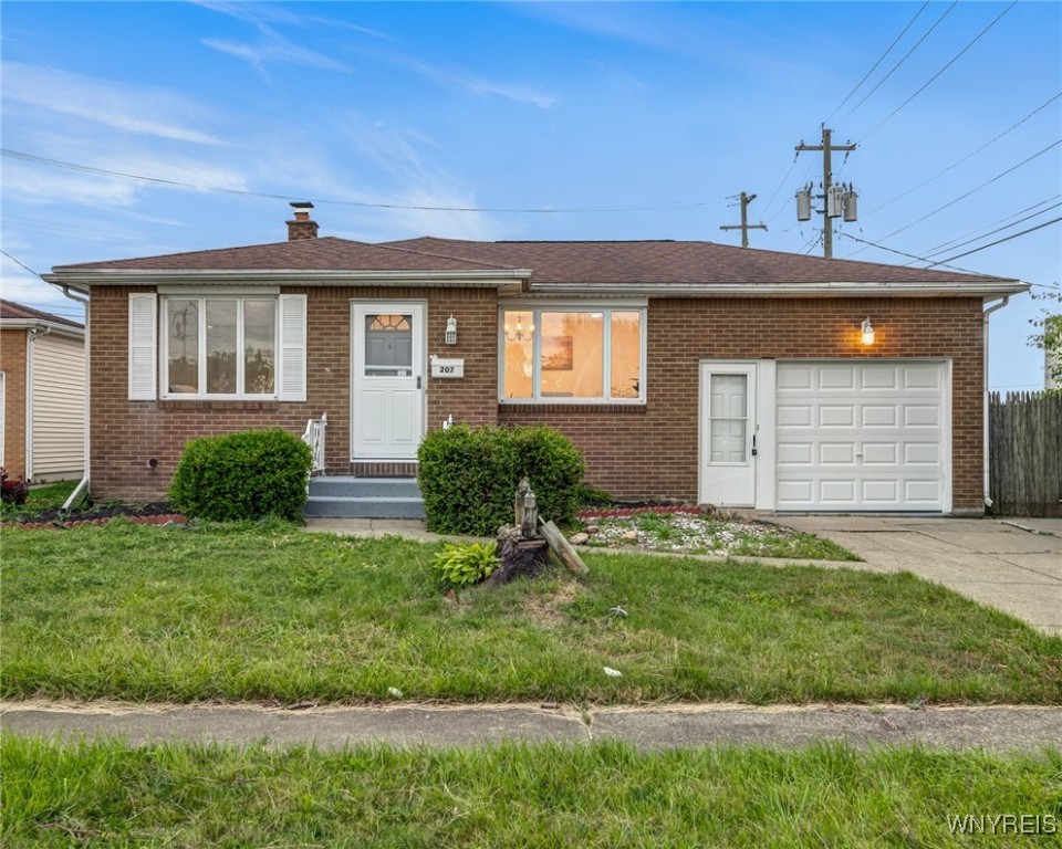 photo enE9yHf41Xf0U: 207 Enez Drive, Cheektowaga NY 14043