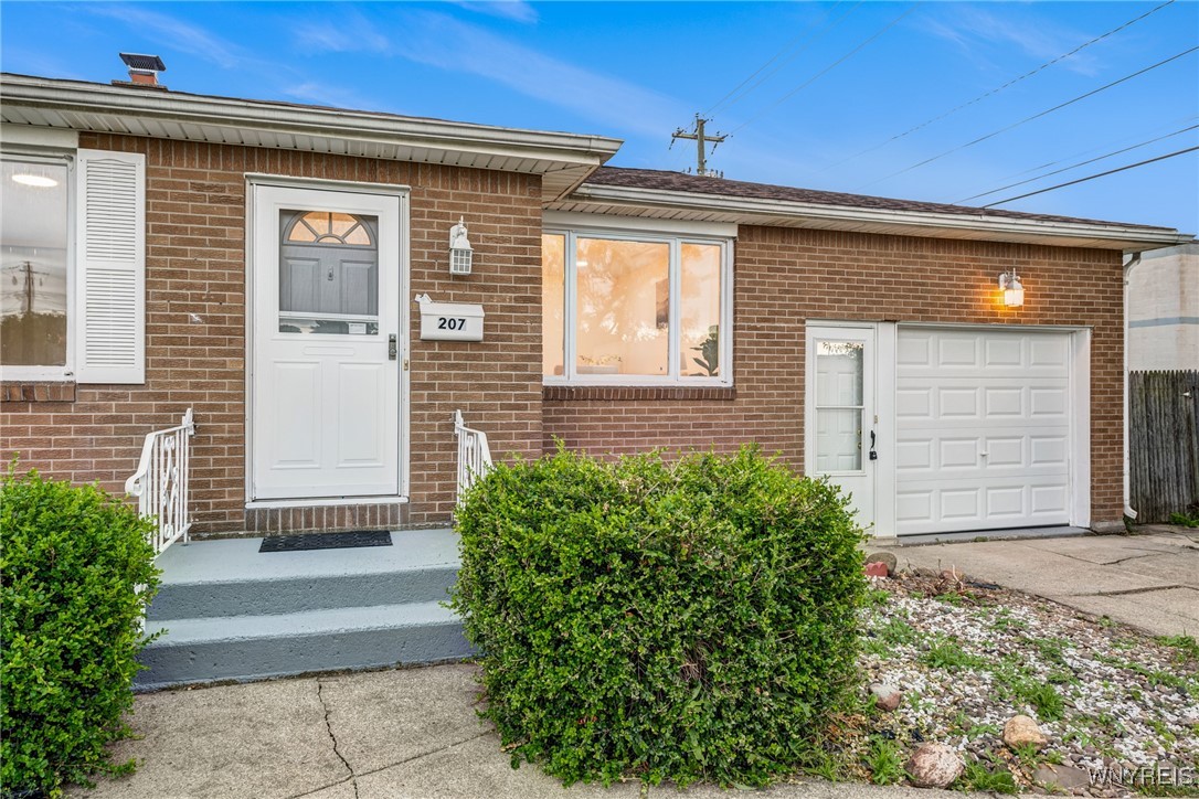 photo 2 : 207 Enez Drive, Cheektowaga NY 14043