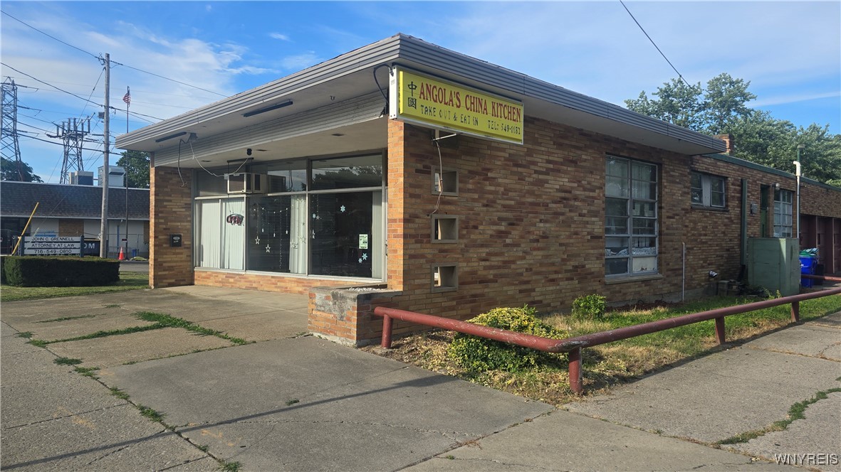 photo iLN20AyVa10ts: 167 North Main Street, Evans NY 14006