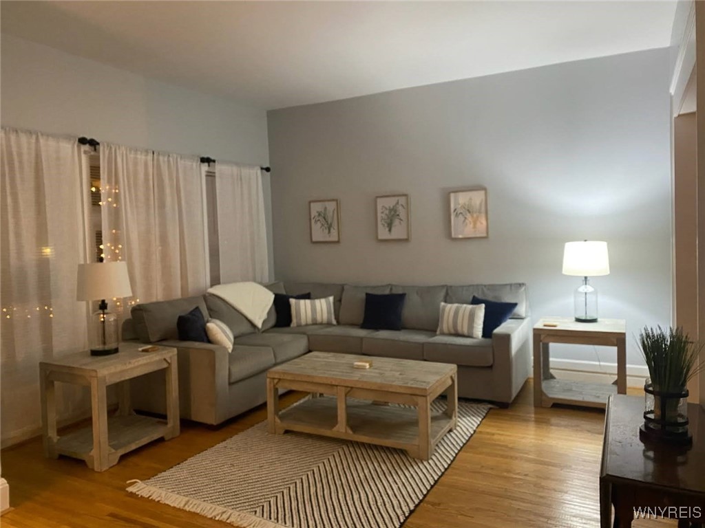 photo 2 : 176 Saint James Place LOWER, Buffalo NY 14222