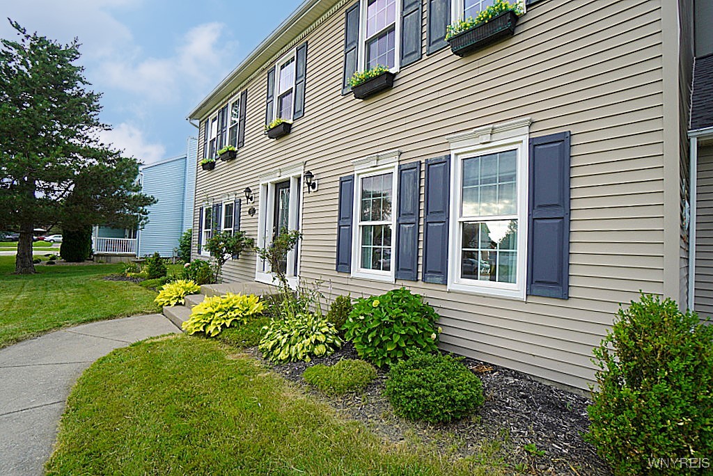 photo 2 : 7175 Lenmart Drive, Wheatfield NY 14120