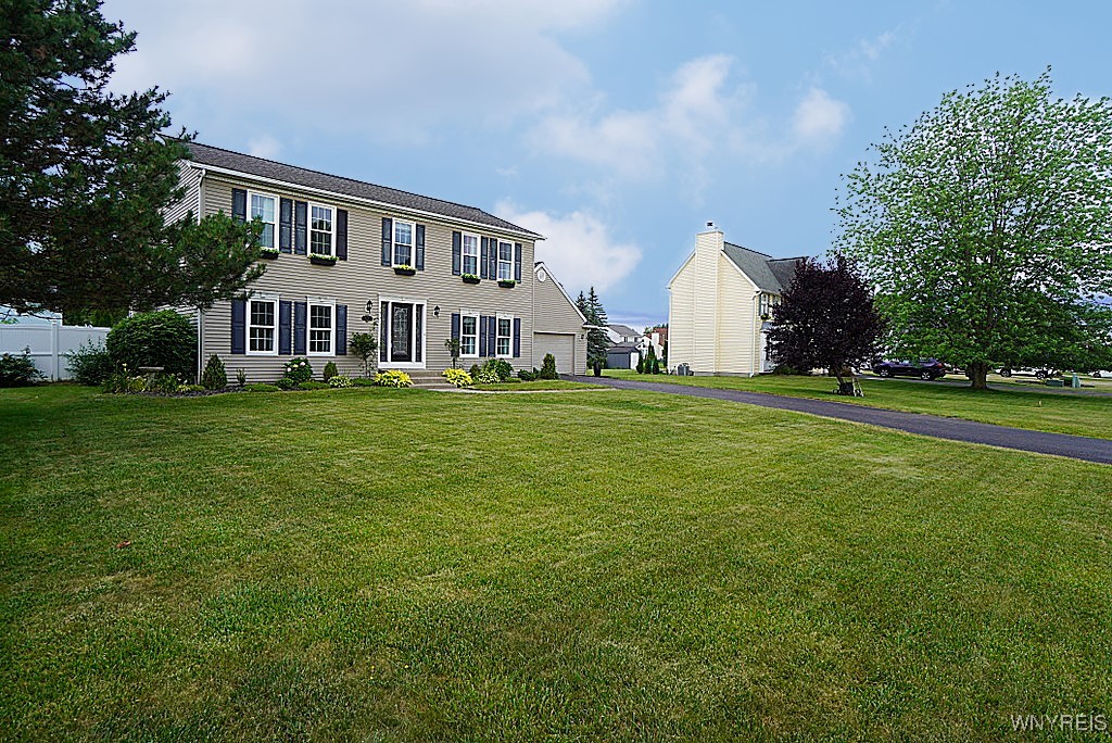 photo 3 : 7175 Lenmart Drive, Wheatfield NY 14120