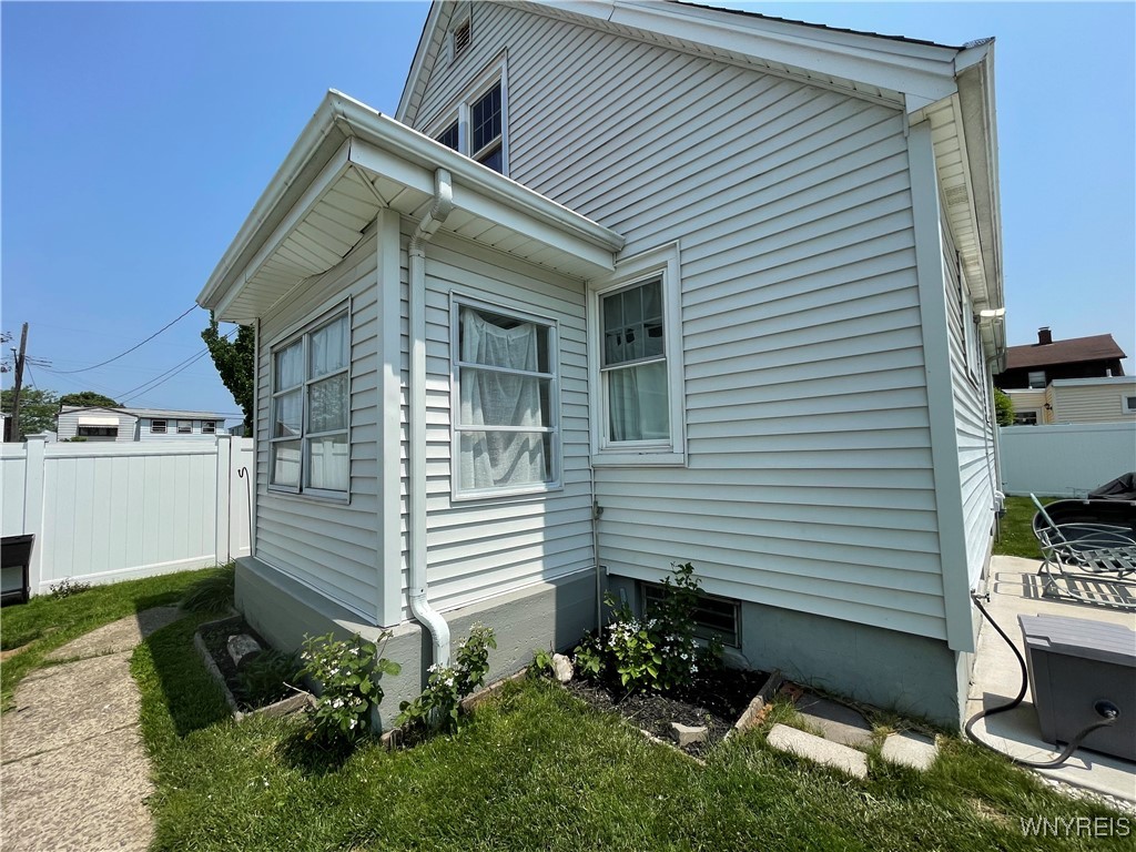 photo 3 : 2479 Forest Avenue, Niagara Falls NY 14301