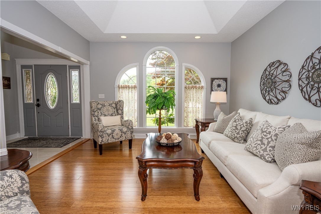photo 1 : 9 Rolling Woods Lane E, West Seneca NY 14224