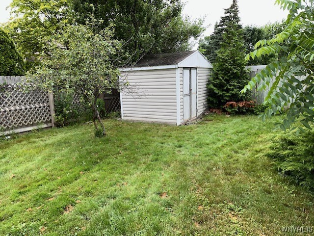 photo 88LYR-0WQ7YevTmWiIlKDUEfcmo: 208 Angle Road, West Seneca NY 14224