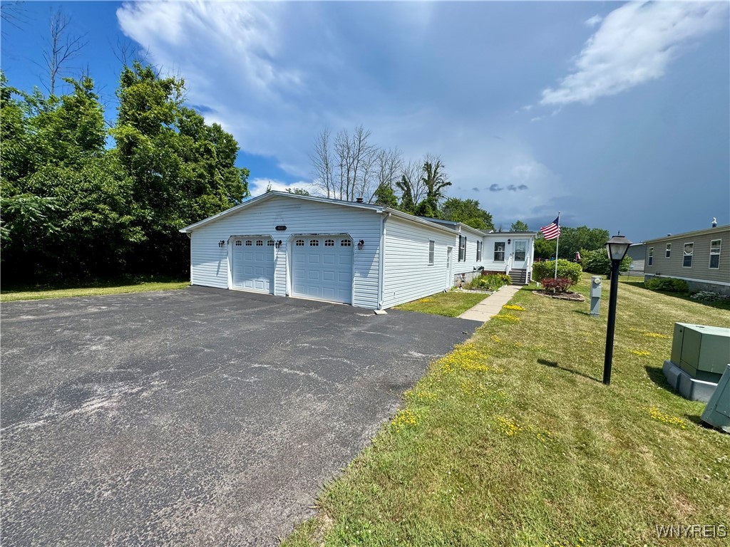 photo undefined: 3023 Springview Dr, Newfane NY 14108
