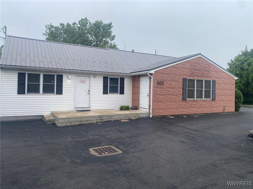 photo TaxloOMAQe8: 505 Aero Drive, Cheektowaga NY 14225