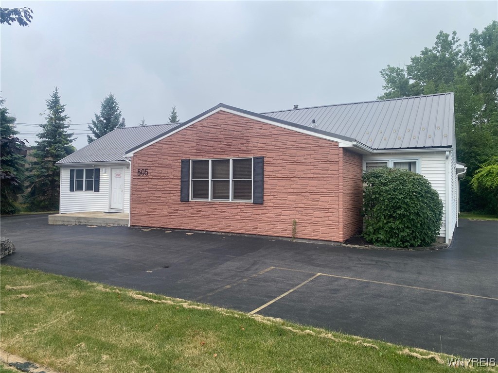 photo 2 : 505 Aero Drive, Cheektowaga NY 14225