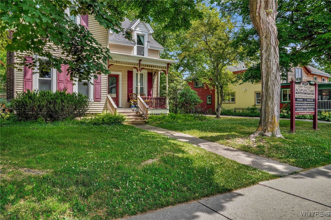 photo : 502 Main Street, Aurora NY 14052