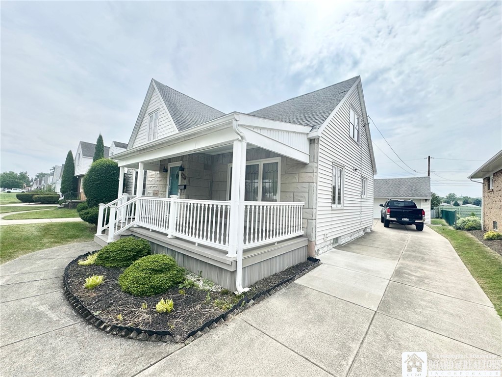 photo 2 : 297 South Shore Boulevard, Lackawanna NY 14218