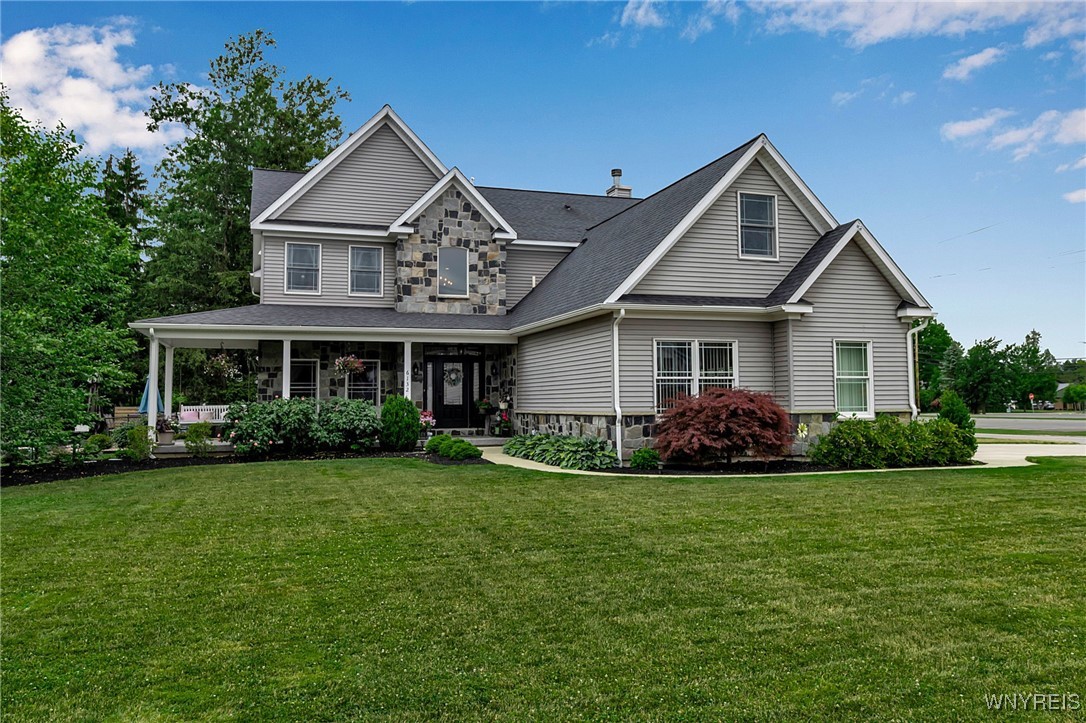 photo bAoh49Ks4NQ: 6132 Railroad Street, Clarence NY 14032
