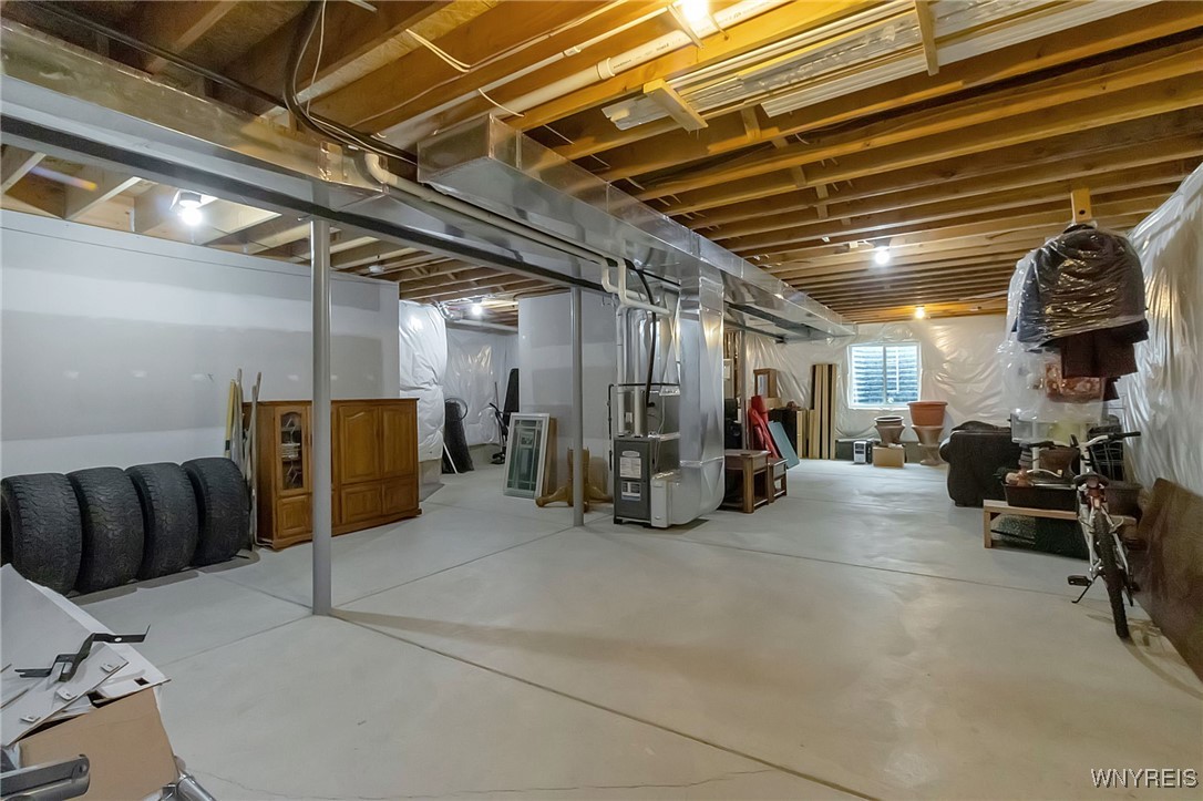 photo 5tRXn5NinTOpuBLL0Glw2: 6132 Railroad Street, Clarence NY 14032