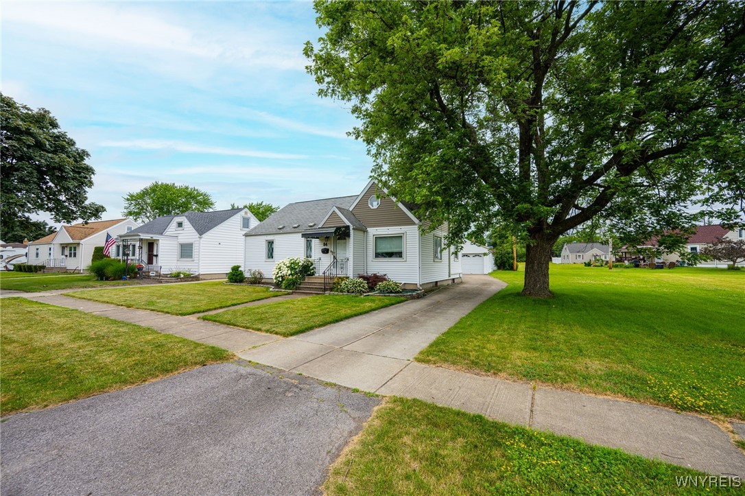 photo 3 : 84 Rogers Drive, Cheektowaga NY 14225