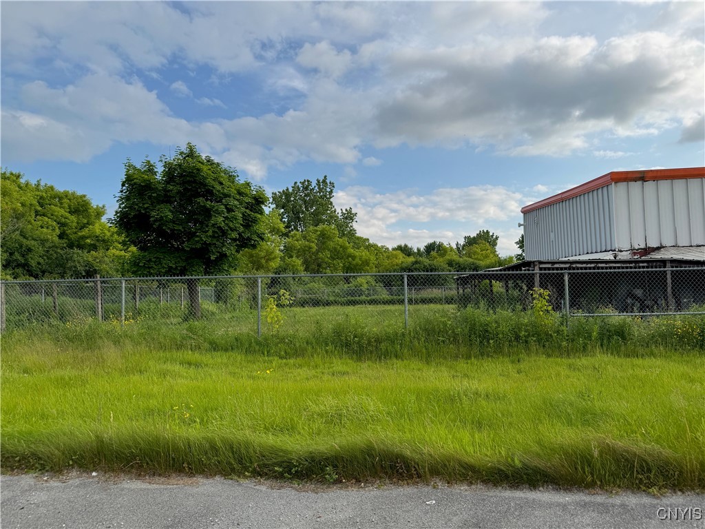 photo uZt8ZvqpPbXrbm9WL1YKEsrp7hPAsSE2Yh: 22252 US Route 11, Watertown Town NY 13601