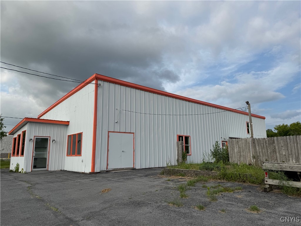 photo nd7qXwMEovcUyDsrgWY3HejY: 22252 US Route 11, Watertown Town NY 13601