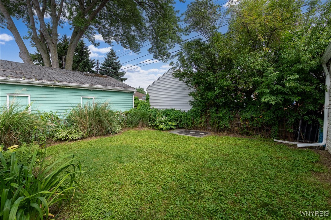 photo zNS3arP3G49McT7gg2I5NM1FaaAb-o: 70 Gail Avenue, Buffalo NY 14215