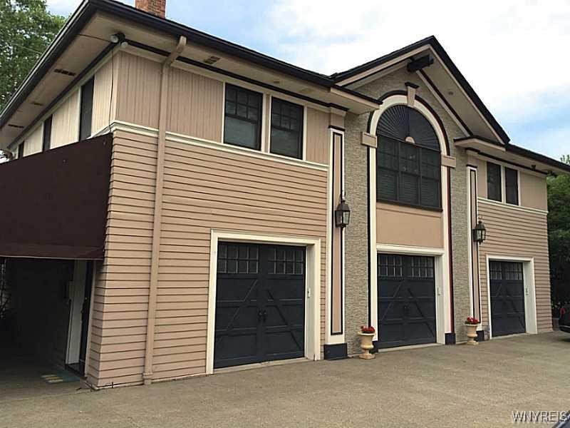 photo LB2COWce9Kg0: 100 Lincoln Parkway Carriage House, Buffalo NY 14222