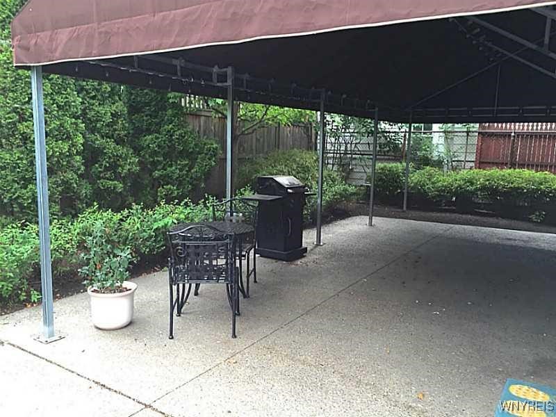 photo Kk2DjQfHqsBbwOvEn-IU: 100 Lincoln Parkway Carriage House, Buffalo NY 14222