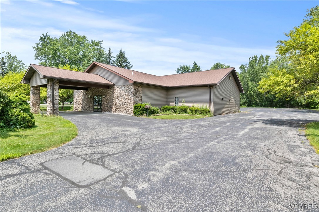 photo 2 : 2099 River Road, Wheatfield NY 14304