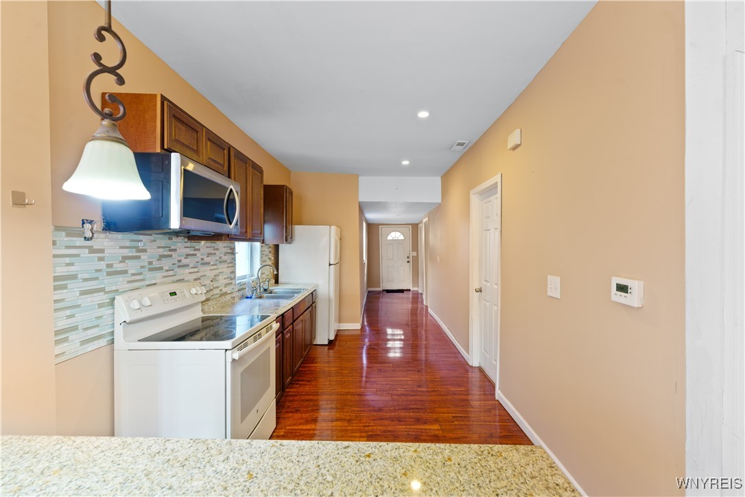 photo 9ScZ91IqhdSWYLplag3q9LJBq4XYQGbO5u3dsiG1OI: 2275 Broadway Street, Cheektowaga NY 14212