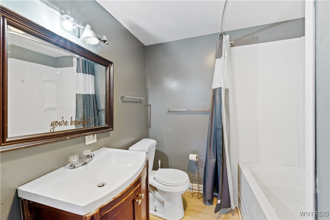 photo 3 : 2275 Broadway Street, Cheektowaga NY 14212