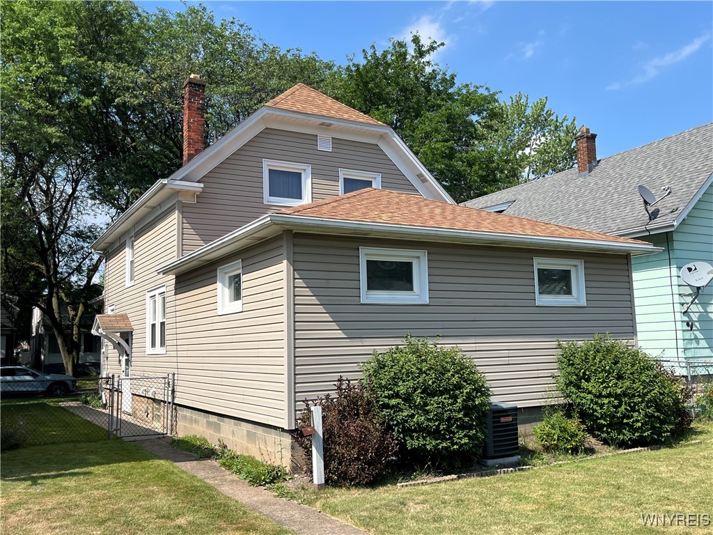 photo 3 : 2461 Linwood Avenue, Niagara Falls NY 14305