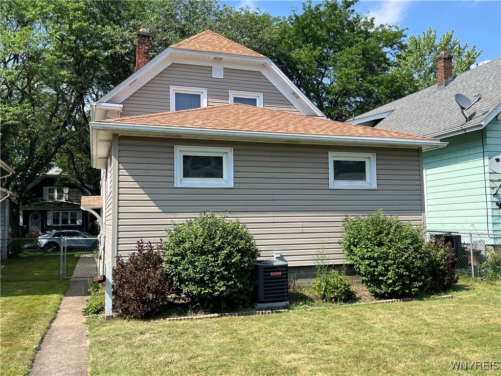 photo 4 : 2461 Linwood Avenue, Niagara Falls NY 14305