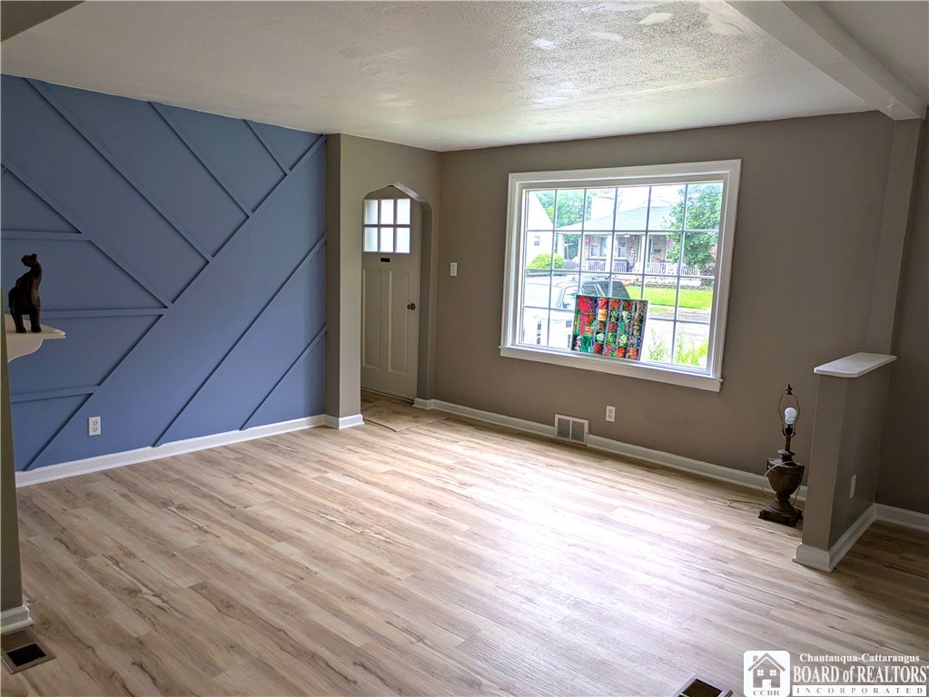 photo 1 : 2953 Ontario Avenue, Niagara Falls NY 14305