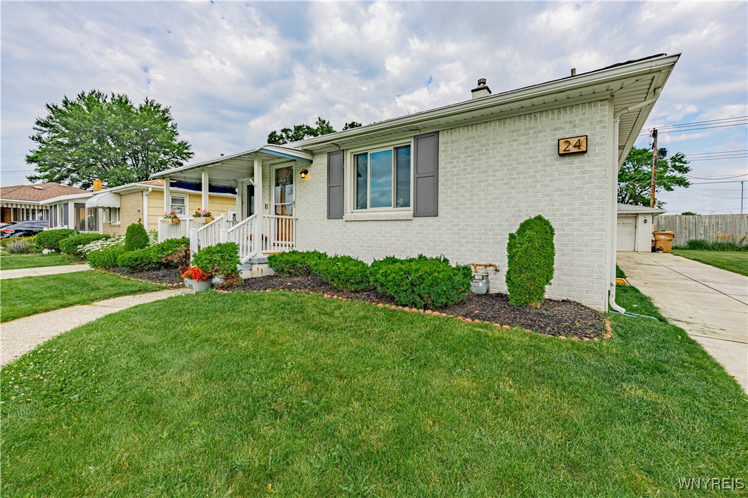 photo 2 : 24 Ceil Drive, Cheektowaga NY 14227