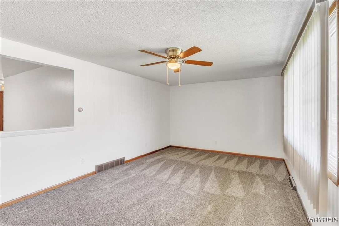 photo 2 : 190 Gary Lane, Cheektowaga NY 14227