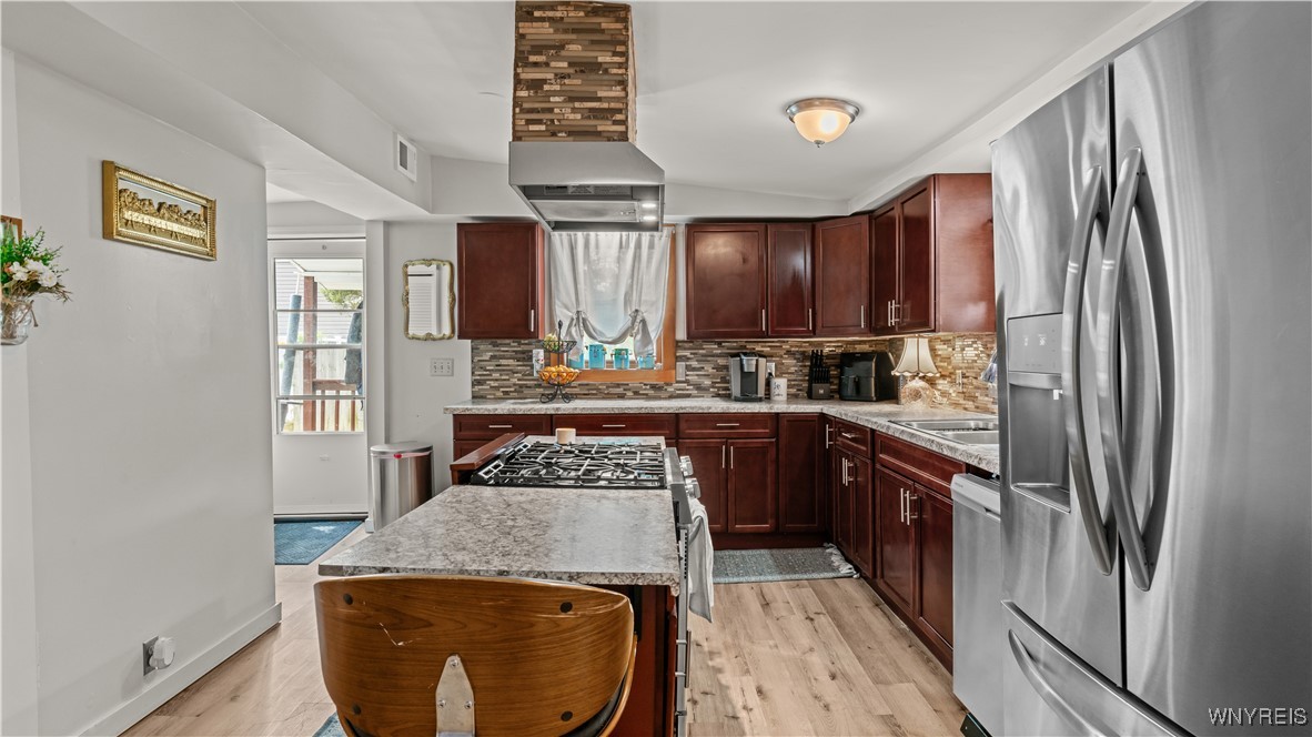 photo 3 : 7160 Ward Road, Wheatfield NY 14120