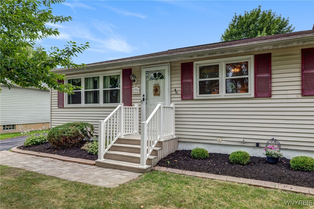 photo 9nNNsep7SK2wyUWJ7hOH85wvLXn4QbFPkxY: 7 Cannas Court, Cheektowaga NY 14227