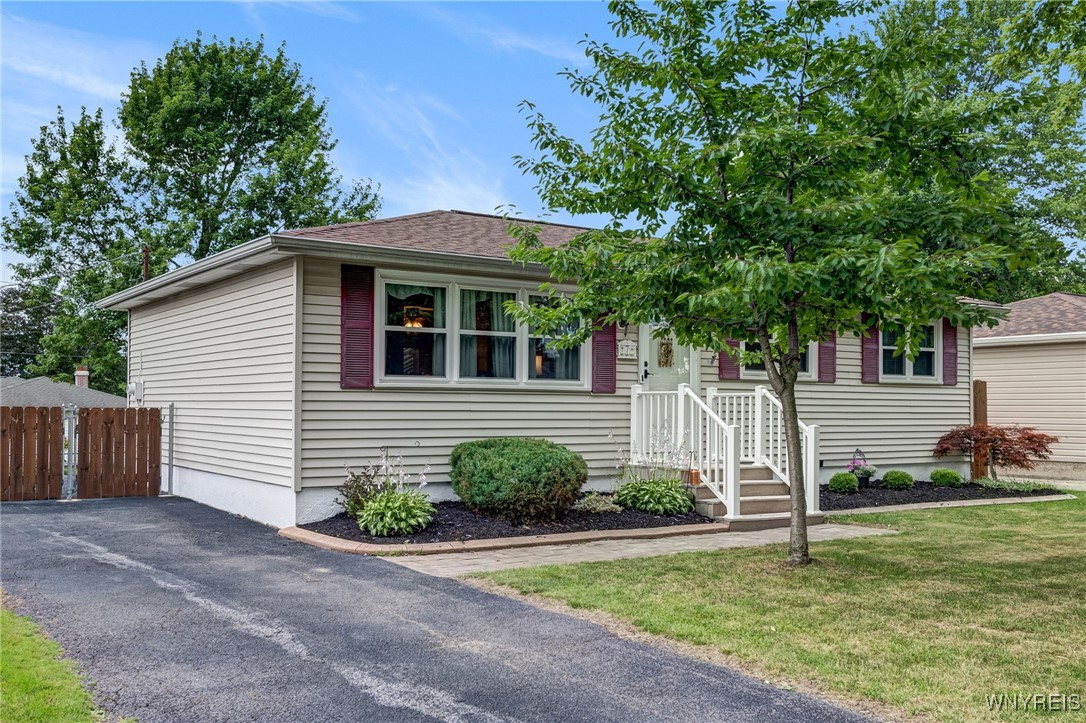 photo 2 : 7 Cannas Court, Cheektowaga NY 14227