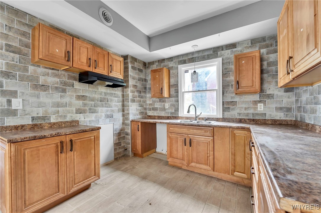 photo cCJ0HBWygdSVvyxC54AB7LEadZKw: 33 Lafayette Avenue, Buffalo NY 14213