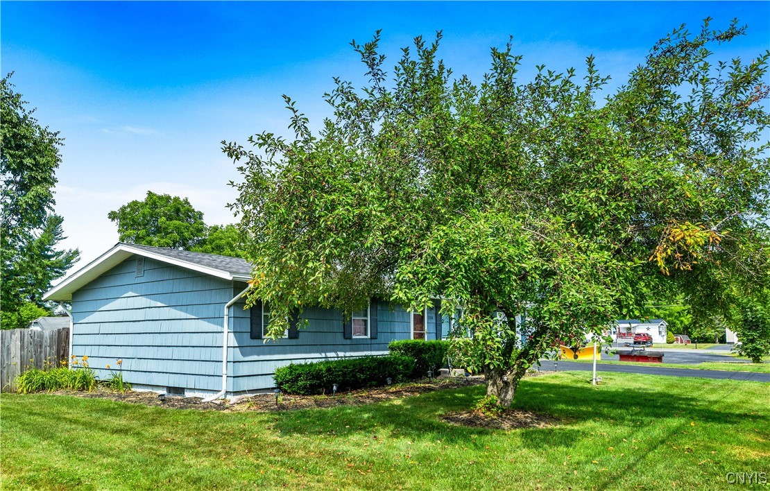 photo FccOX52Uh2JmDl3MyZI6XYTY7-NN7Do5Y0lY: 22208 Twin Oaks Drive, Le Ray NY 13601